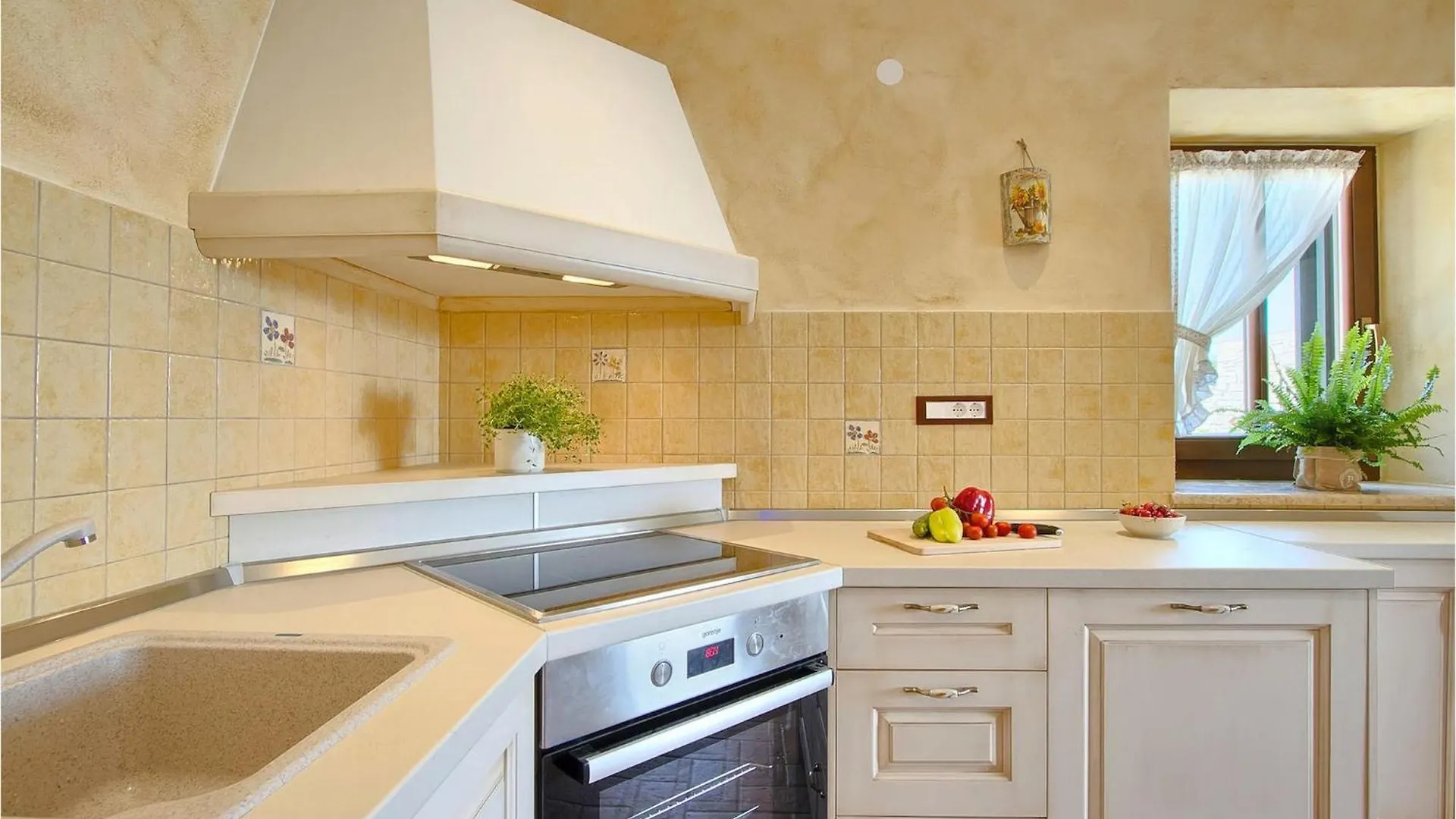 Villa Luca Radetici 0*,