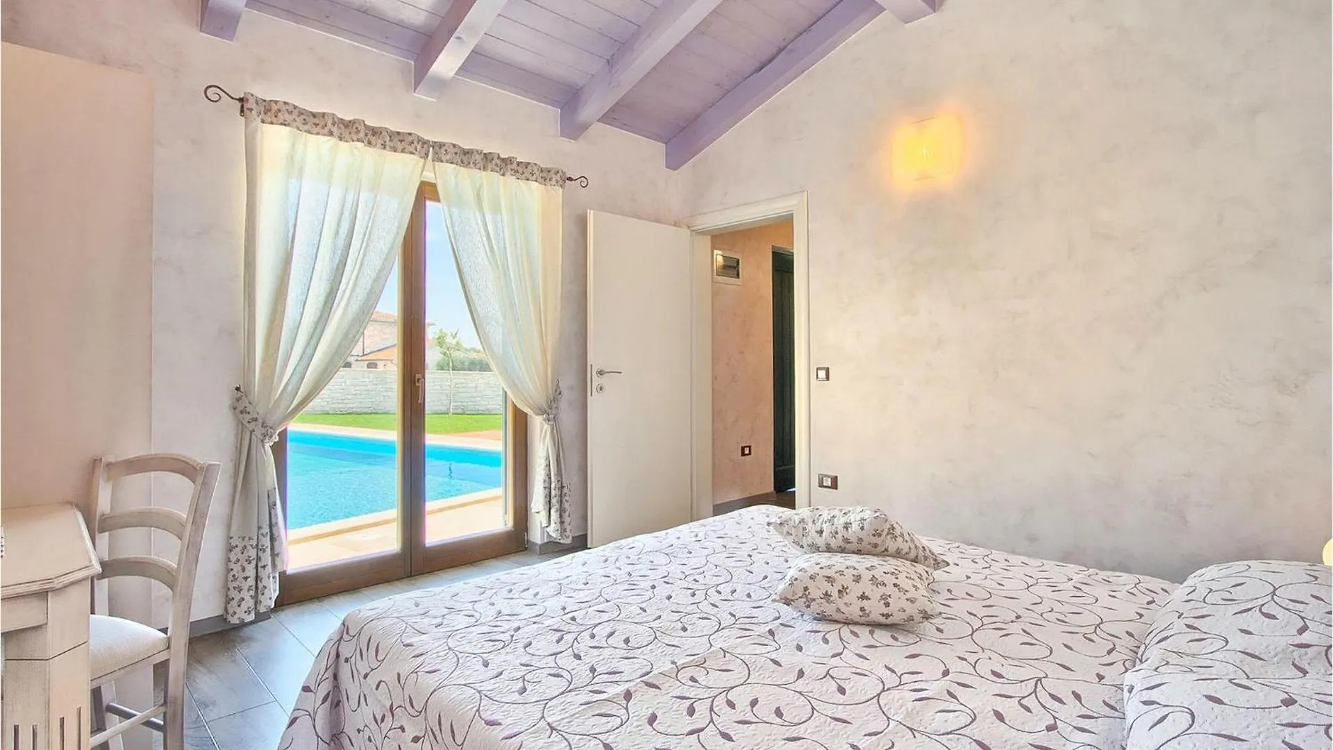 Villa Luca Radetici 0*,