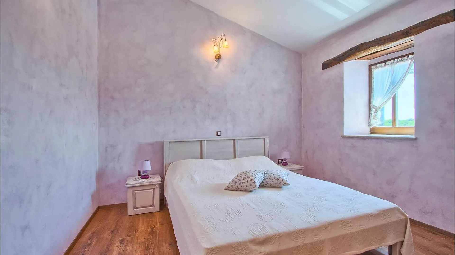 Villa Luca Radetici 0*,