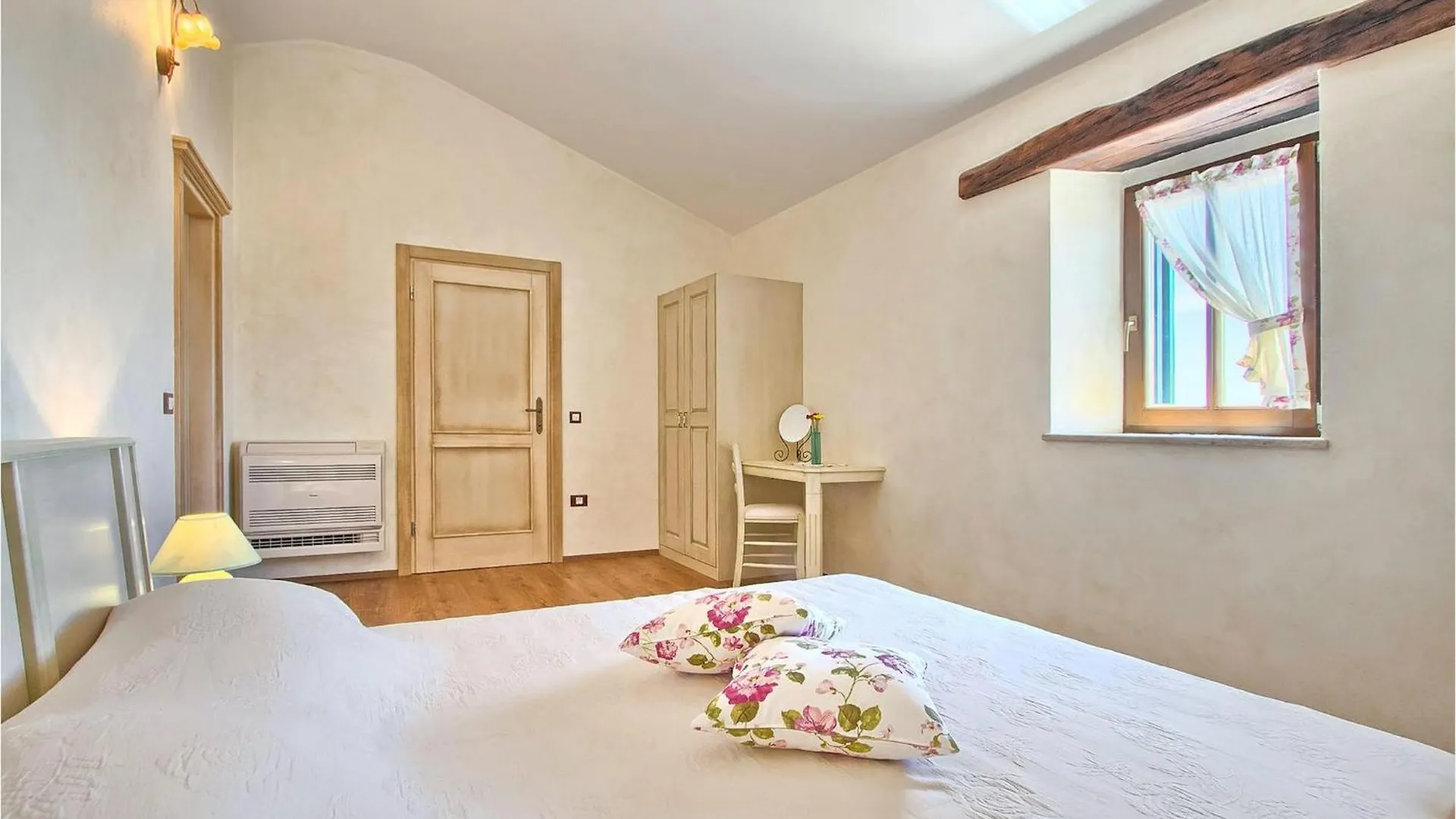 Villa Luca Radetici 0*,  Croatia